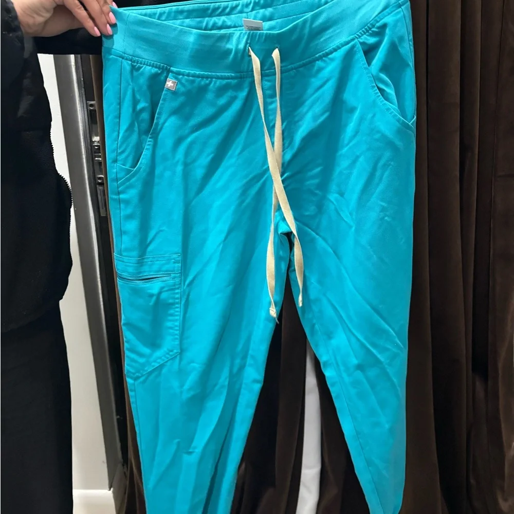 Turquoise Scrub Set - Picture 2 of 3